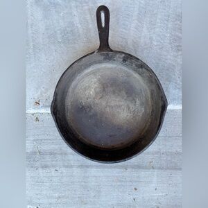 Classic Cast Iron Skillet - Black